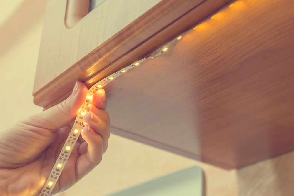 kitchen cabinets strip light